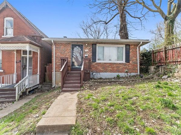 858 Canaan Avenue , St Louis, MO 63147