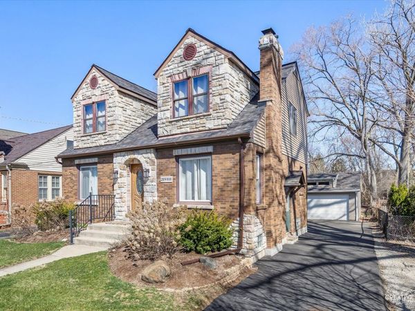 28W608 Ray Street , Warrenville, IL 60555