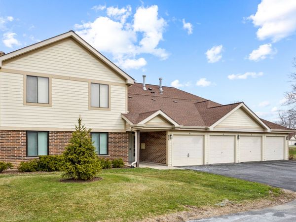 854 E Carriage Lane, Unit 8, Palatine, IL 60074
