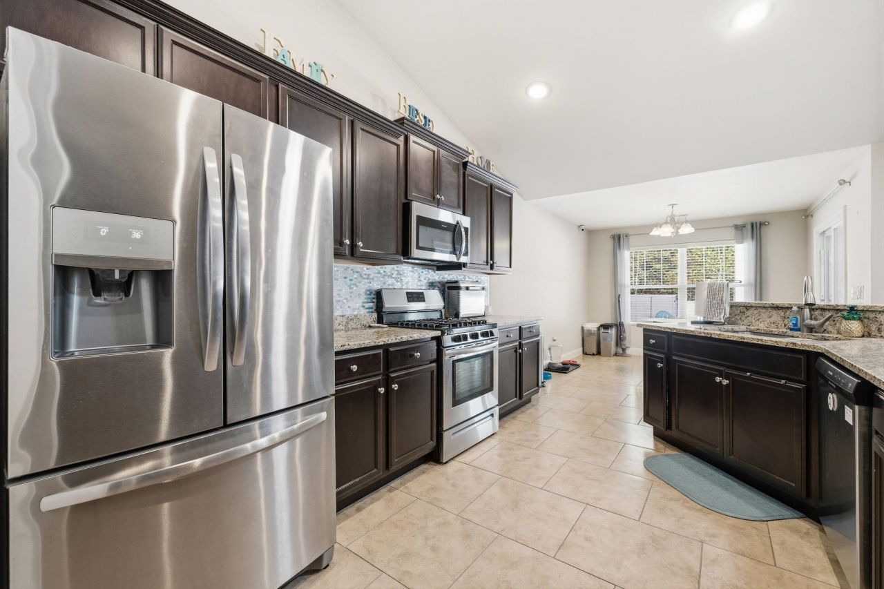 373 Sun Colony Blvd. Photo 10