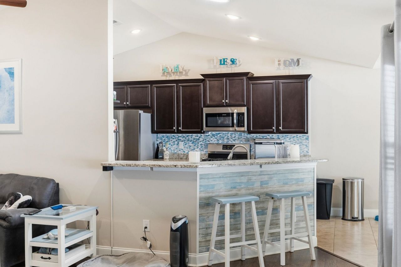 373 Sun Colony Blvd. Photo 6