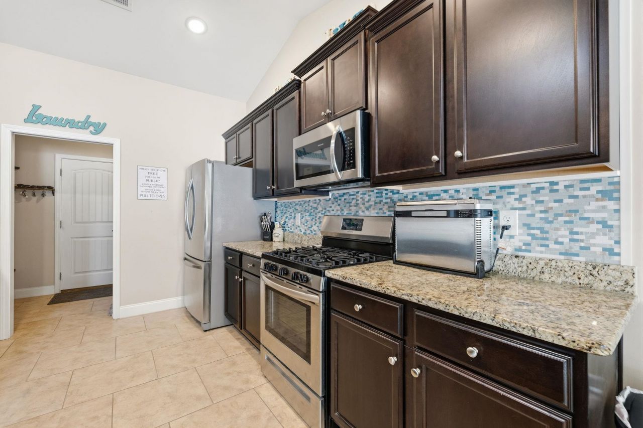 373 Sun Colony Blvd. Photo 7