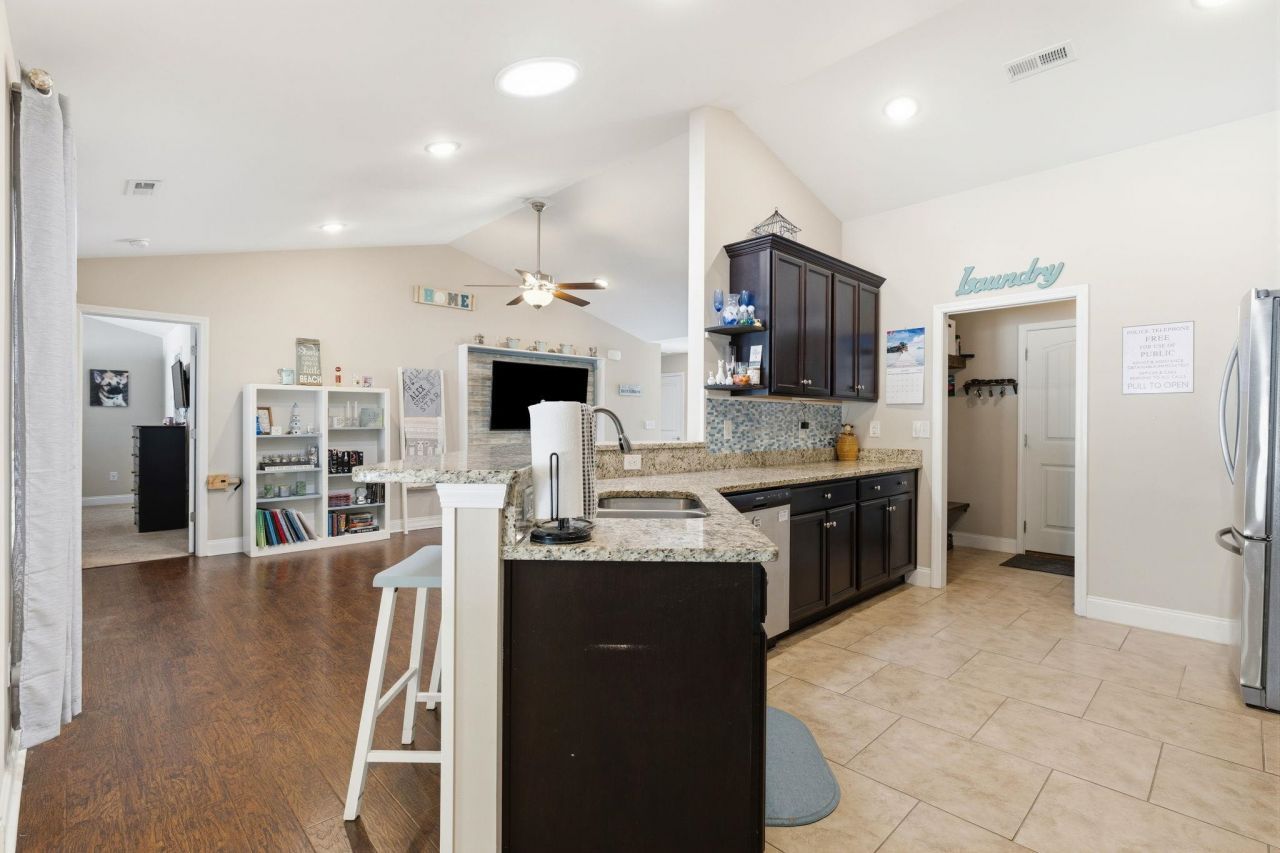 373 Sun Colony Blvd. Photo 8