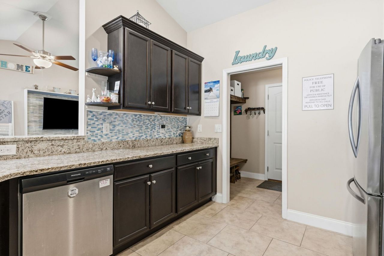 373 Sun Colony Blvd. Photo 9