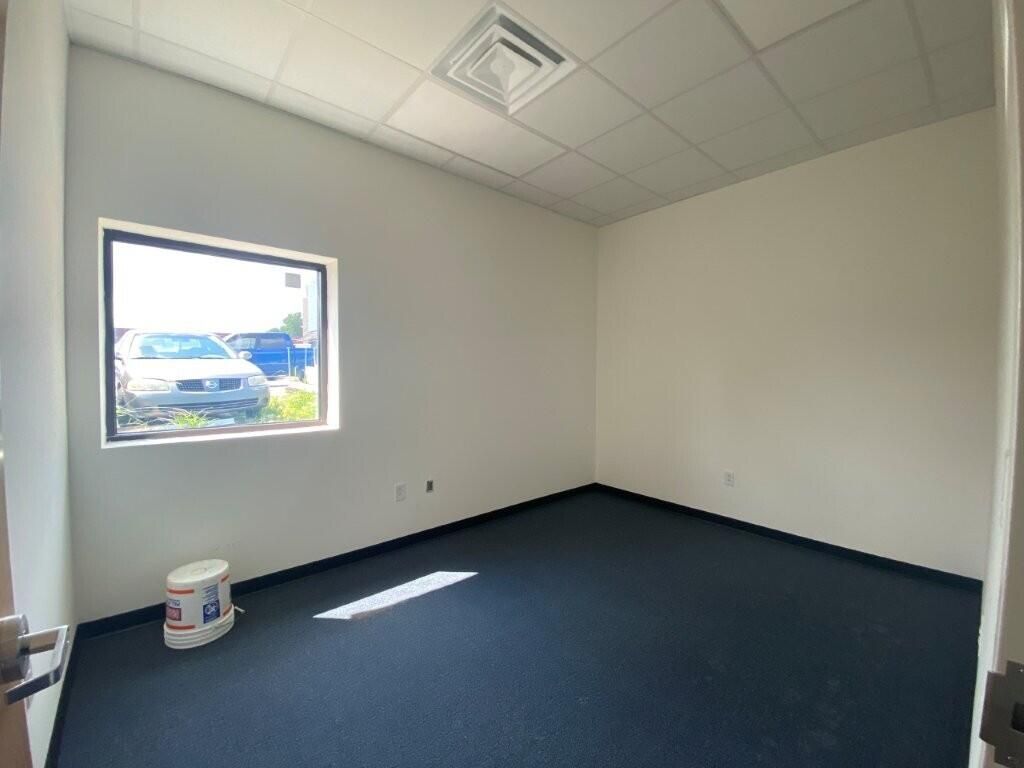 7635-7641 Sandlapper Parkway  Photo 7