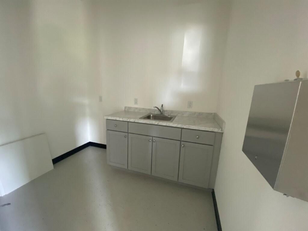 7635-7641 Sandlapper Parkway  Photo 8