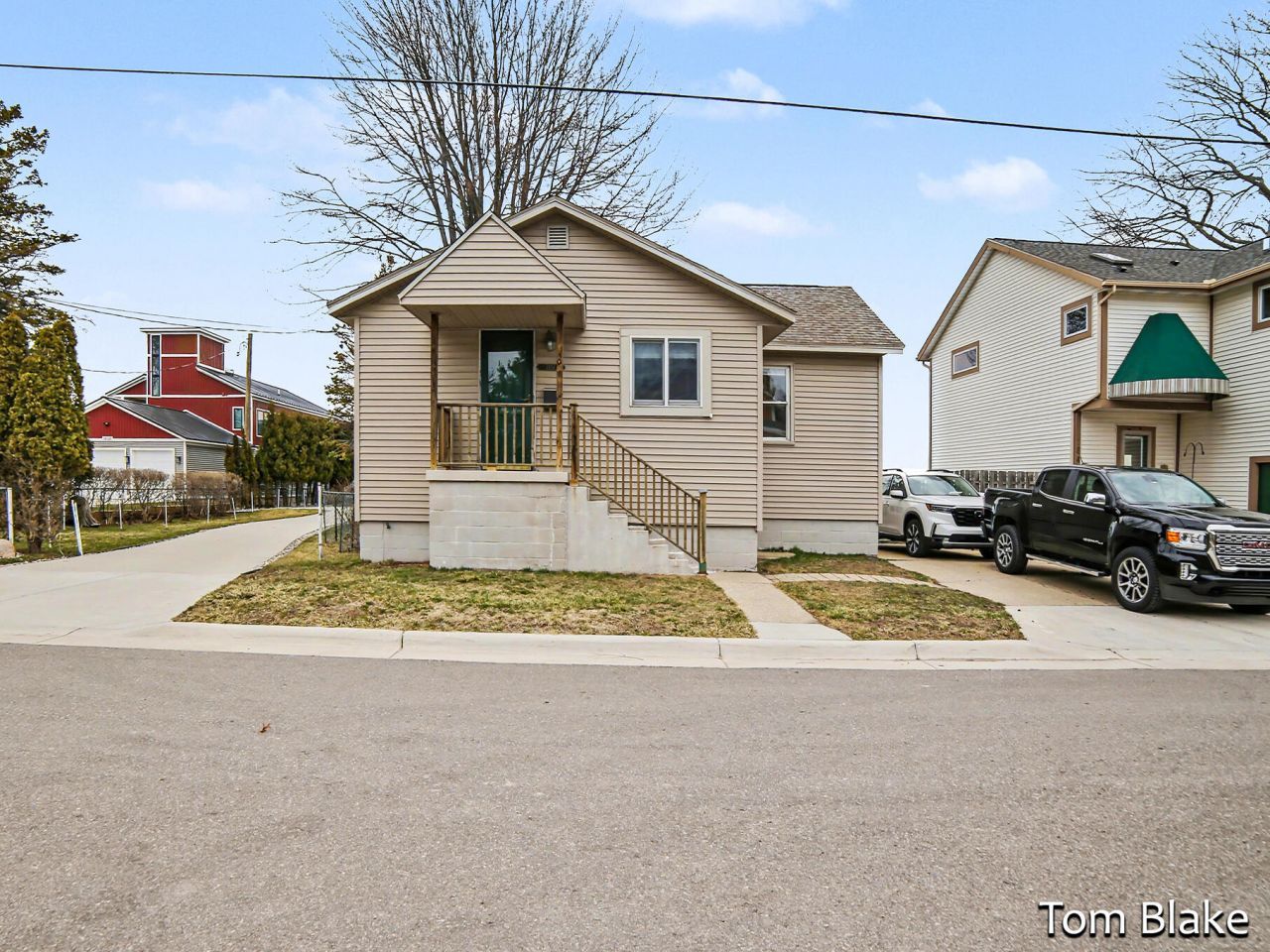 1834 Edgewater Street, Muskegon, MI 49441 Main Photo