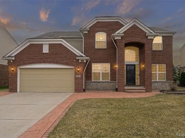 49184 Gracechurch Road, Macomb Twp, MI 48044