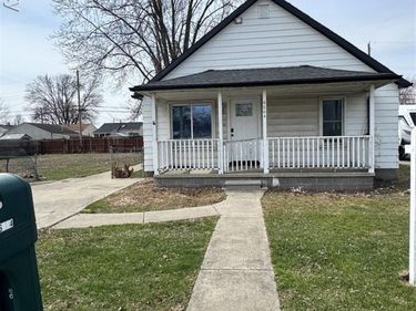 6004 Monroe Boulevard, Taylor, MI 48180