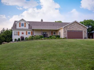 1028 N 600  Baldwin City, KS 66047