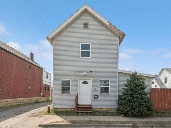 1913 Johnson Street, Dubuque, IA 52001