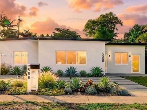 588 Palmetto Dr , Miami Springs, FL 33166