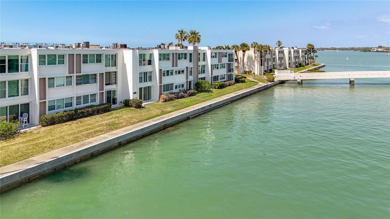 7425 Bay Island Drive S, Unit 105, South Pasadena, FL 33707 Photo
