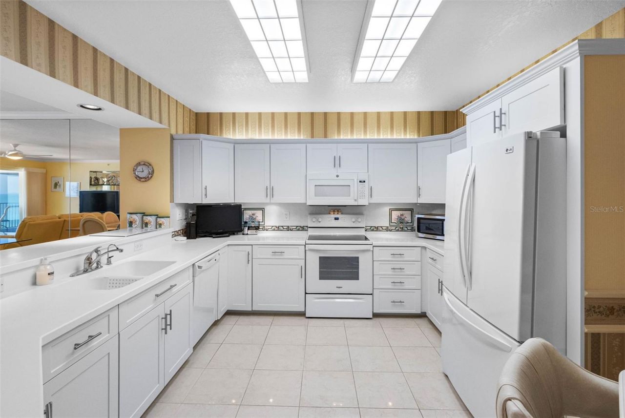 16750 Gulf Boulevard, Unit 414, North Redington Beach, FL 33708 Photo