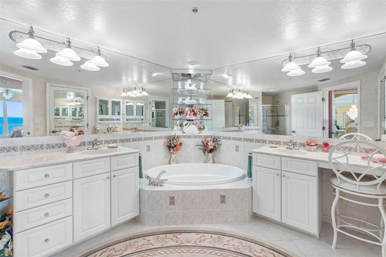 16750 Gulf Boulevard, Unit 414, North Redington Beach, FL 33708 Photo