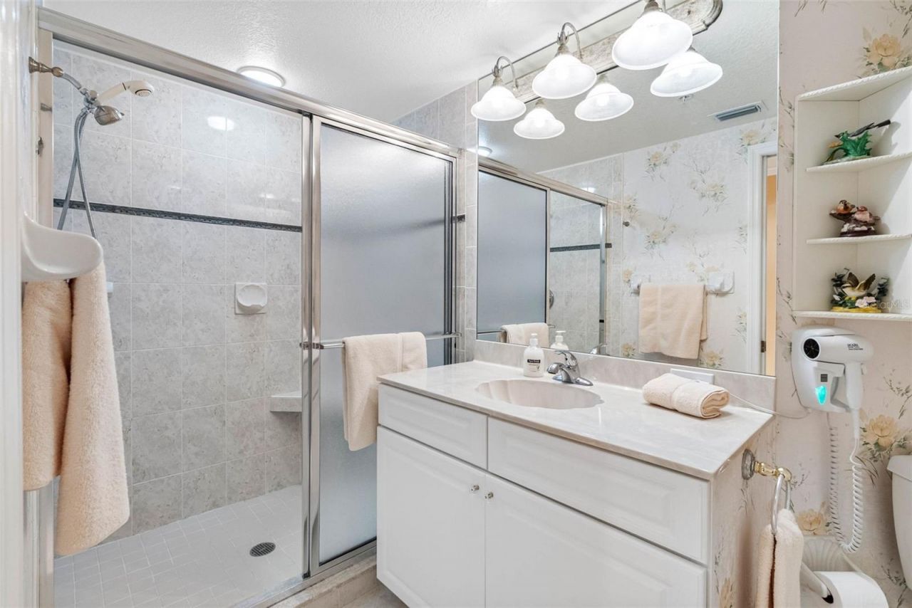 16750 Gulf Boulevard, Unit 414, North Redington Beach, FL 33708 Photo