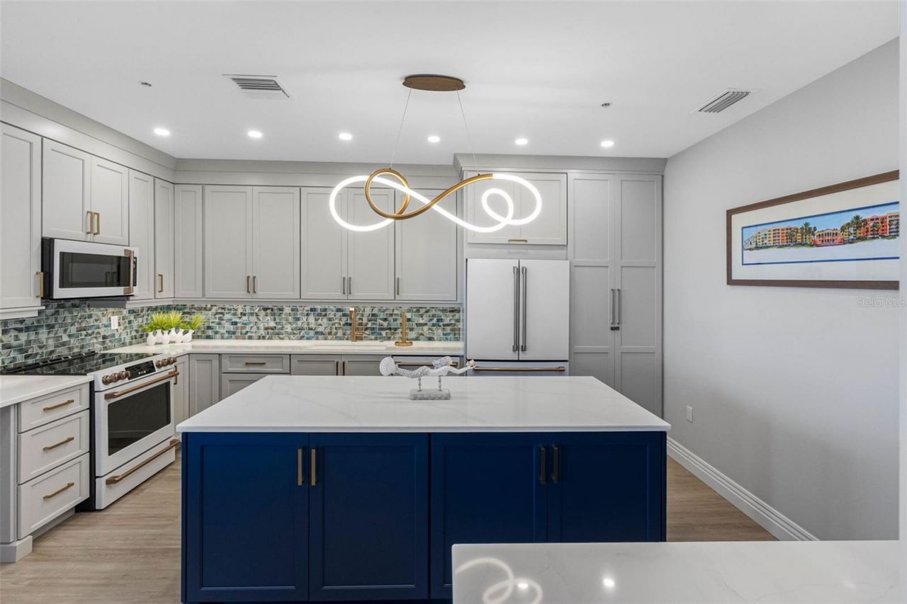 16750 Gulf Boulevard, Unit 414, North Redington Beach, FL 33708 Photo