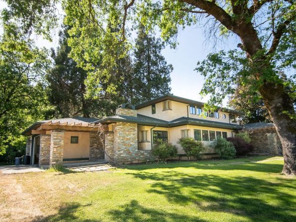 2440 Hugo Road, Merlin, OR 97532