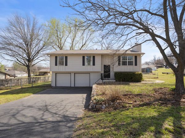 608 W 5th Street , Grove, OK 74344