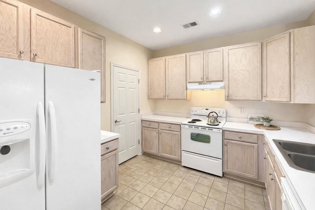 184-2 Red Rose Blvd. Photo 8