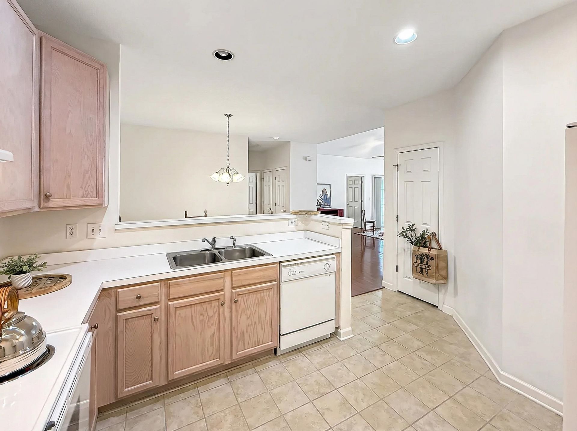 184-2 Red Rose Blvd. Photo 9