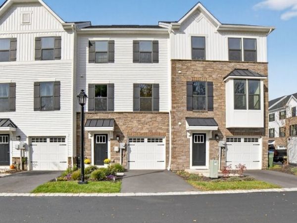 9 Saw Mill Cir, Hackettstown, NJ 07840