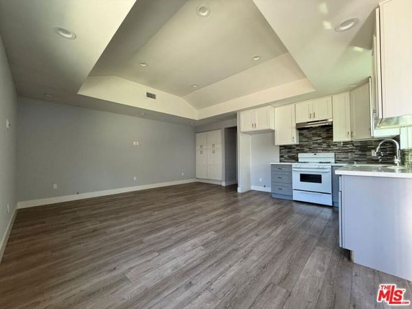 8168 Whitsett Avenue, North Hollywood, CA 91605