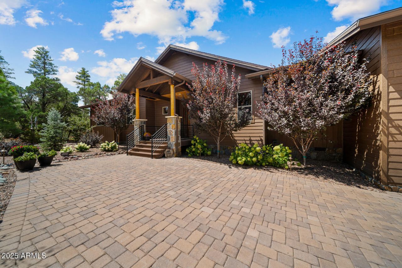 200 N Sorrel Court, Show Low, AZ 85901 Main Photo