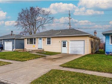 82 Surfside Parkway, Buffalo, NY 14225