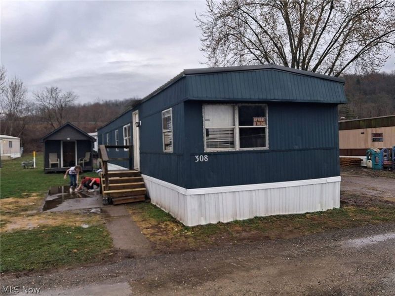 308 Bedford Avenue, Cambridge, OH 43725 Photo 2