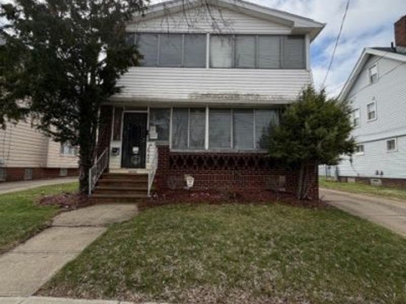 16206 Grovewood Avenue, Cleveland, OH 44110 Photo 2