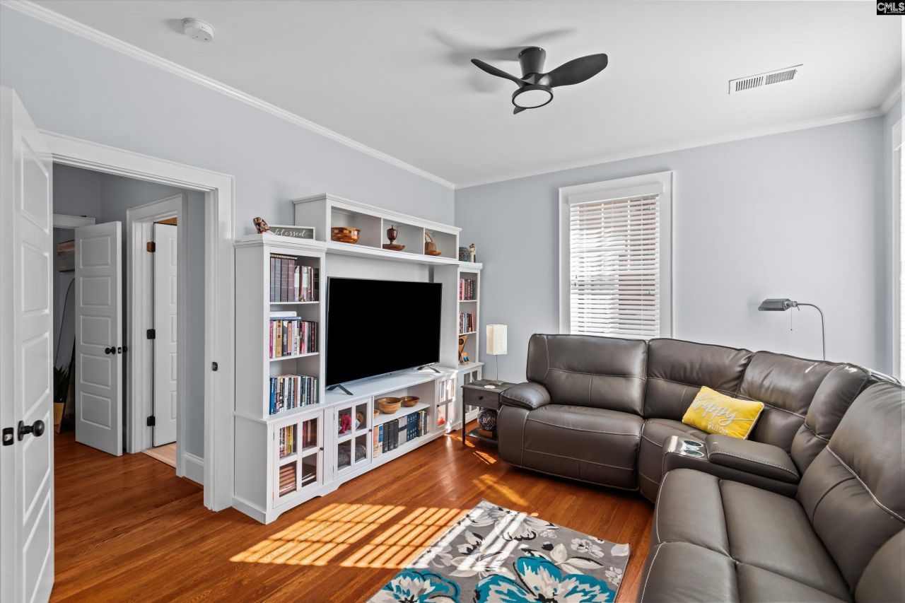 914 Sims Avenue  Photo 9