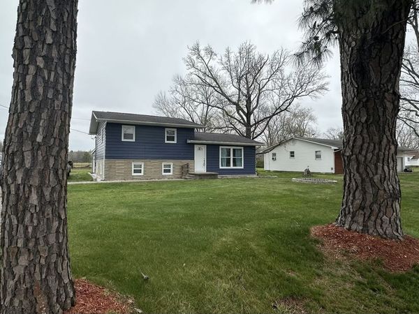 12945 Bowling Alley Road , Benton, IL 62812