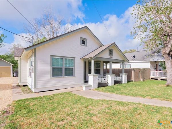 1903 E North Street , Victoria, TX 77901