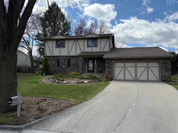 1310 Muirfield Court, Middleton, WI 53562