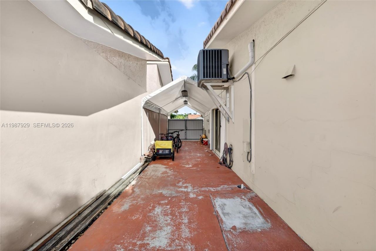 14446 SW 96th Ter, Miami, FL 33186 Photo