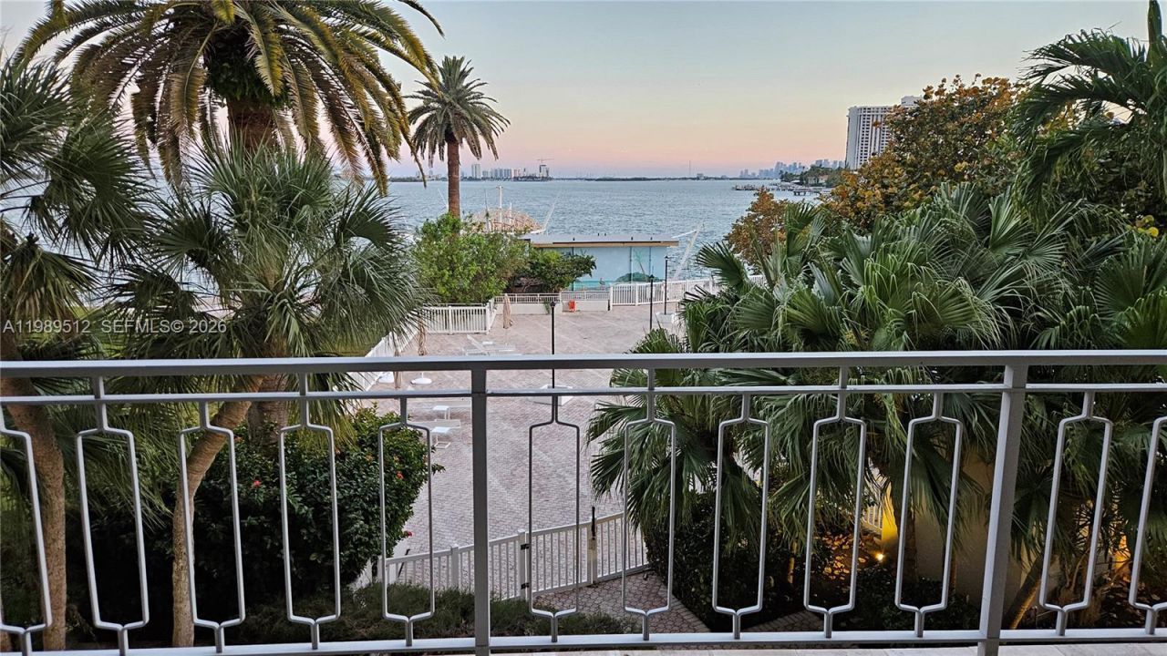 11111 Biscayne Blvd, Unit 3F, Miami, FL 33181 Photo