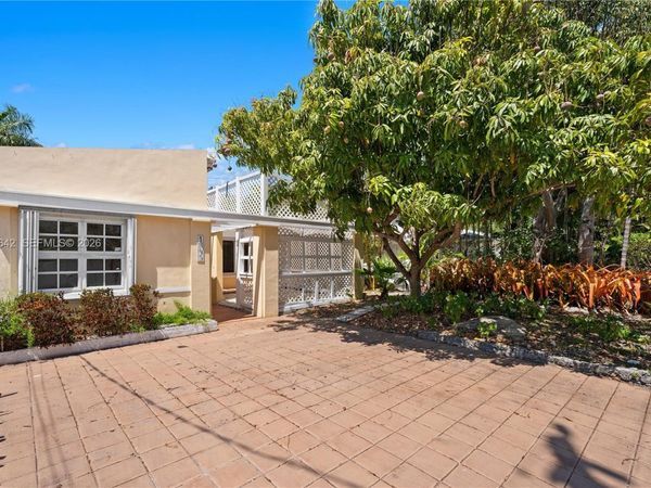 1845 Daytonia Rd, Miami Beach, FL 33141