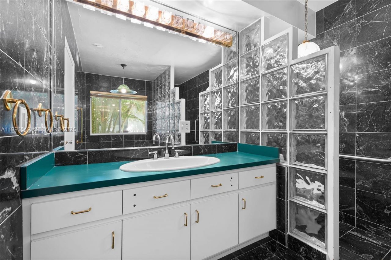 1845 Daytonia Rd, Miami Beach, FL 33141 Photo