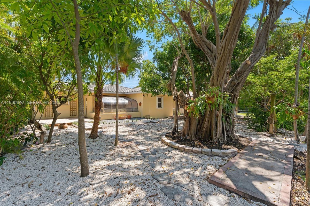 1845 Daytonia Rd, Miami Beach, FL 33141 Photo