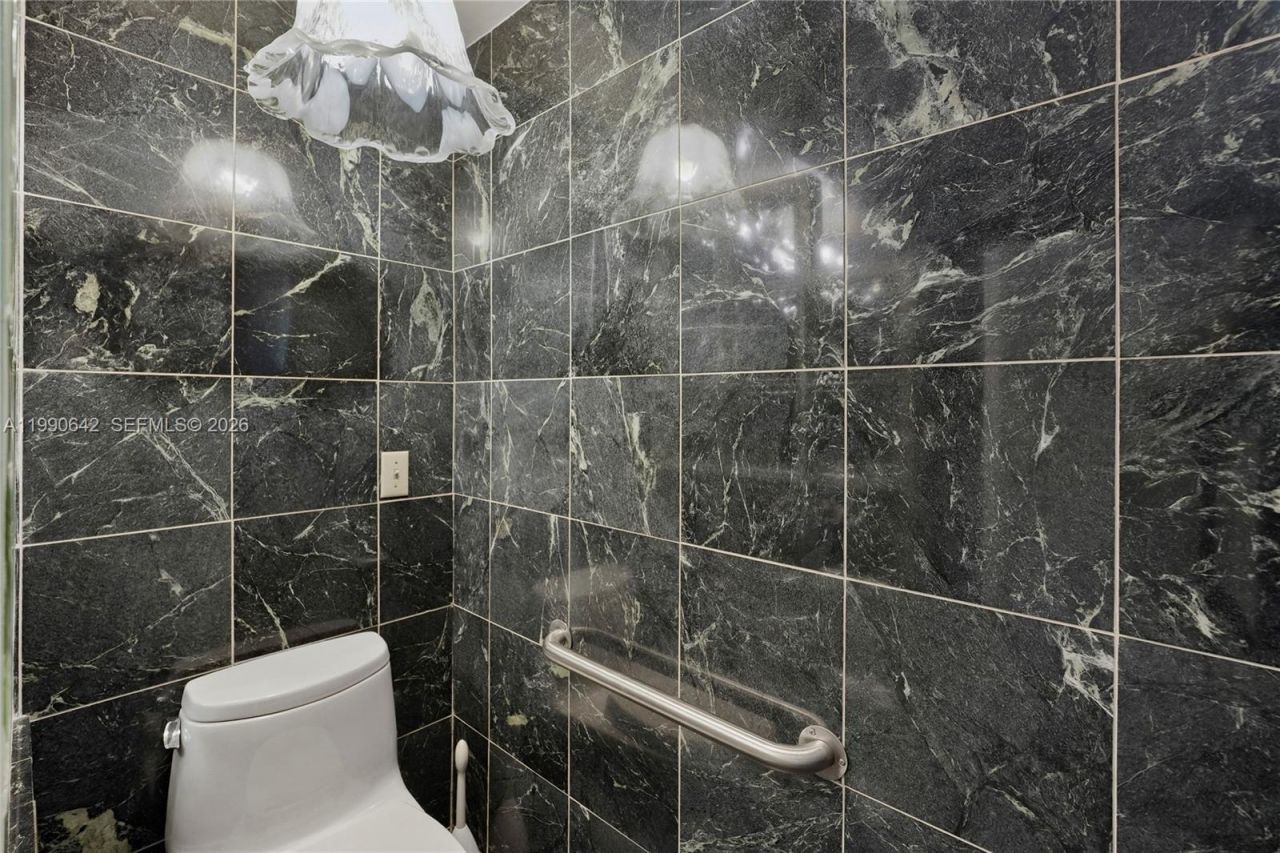 1845 Daytonia Rd , Miami Beach, FL 33141 Photo