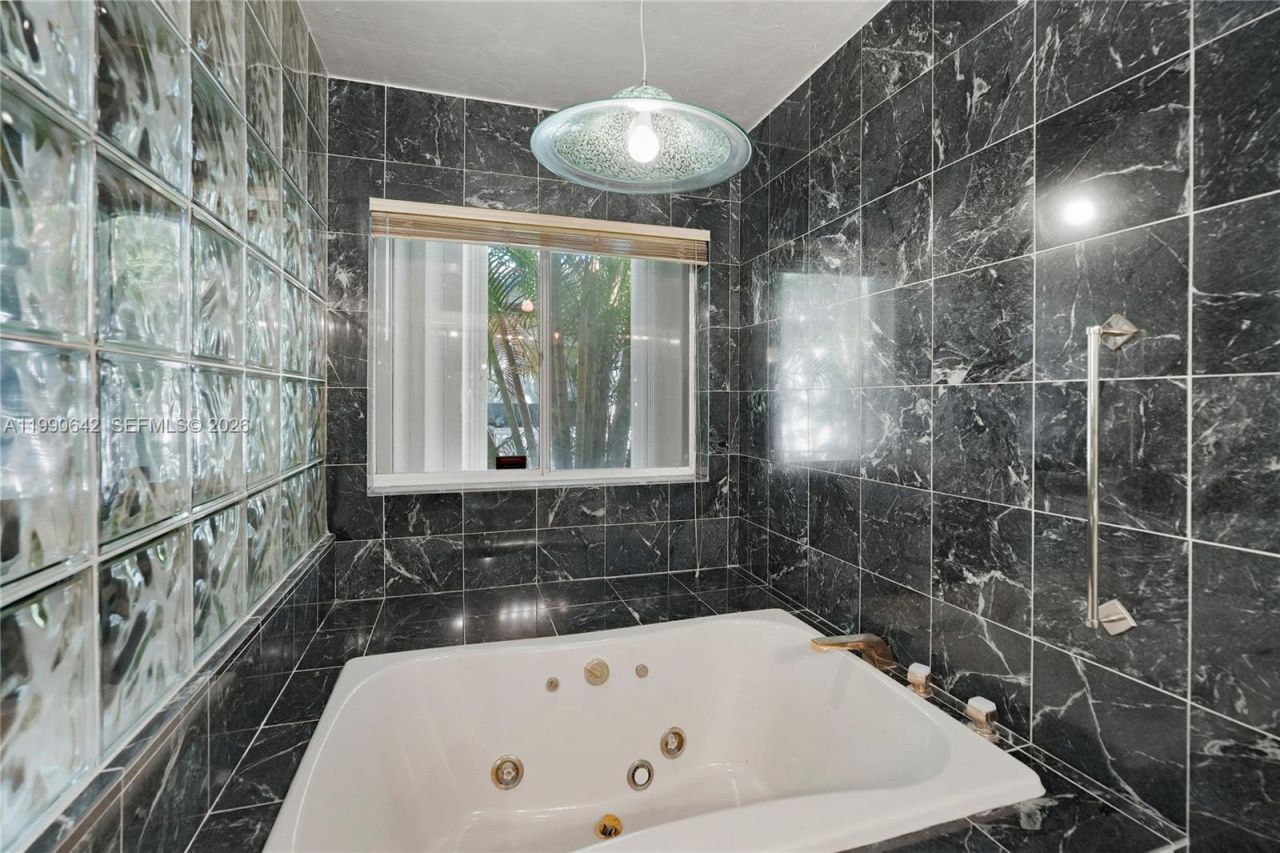 1845 Daytonia Rd , Miami Beach, FL 33141 Photo