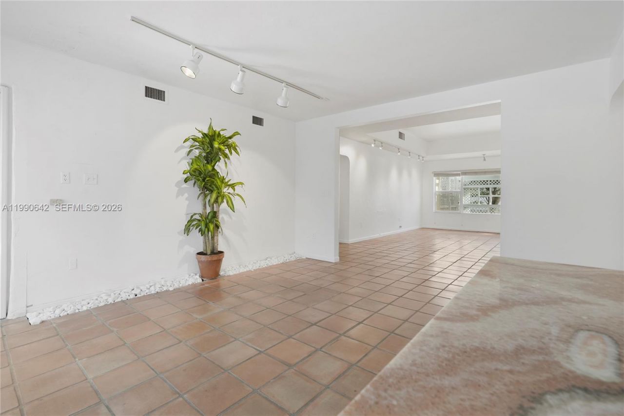 1845 Daytonia Rd , Miami Beach, FL 33141 Photo