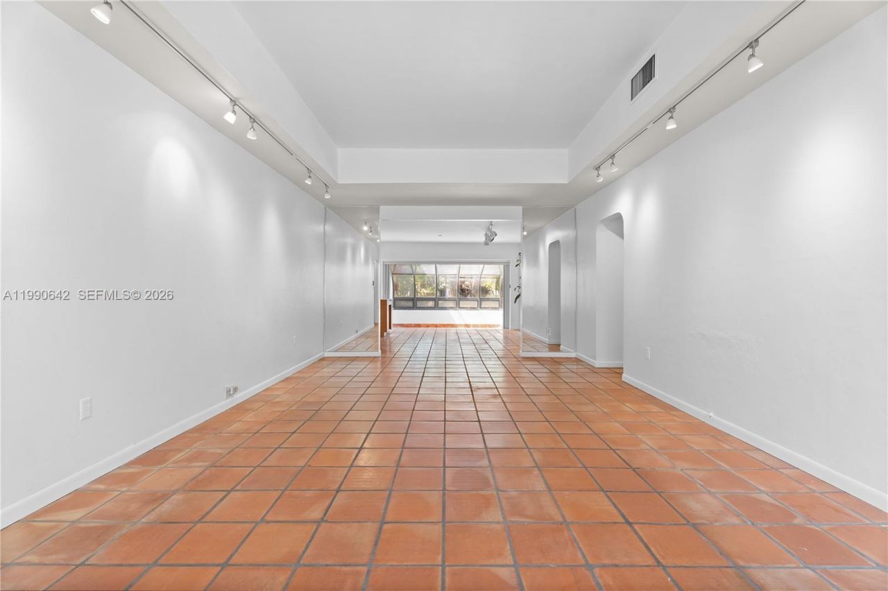 1845 Daytonia Rd, Miami Beach, FL 33141 Photo