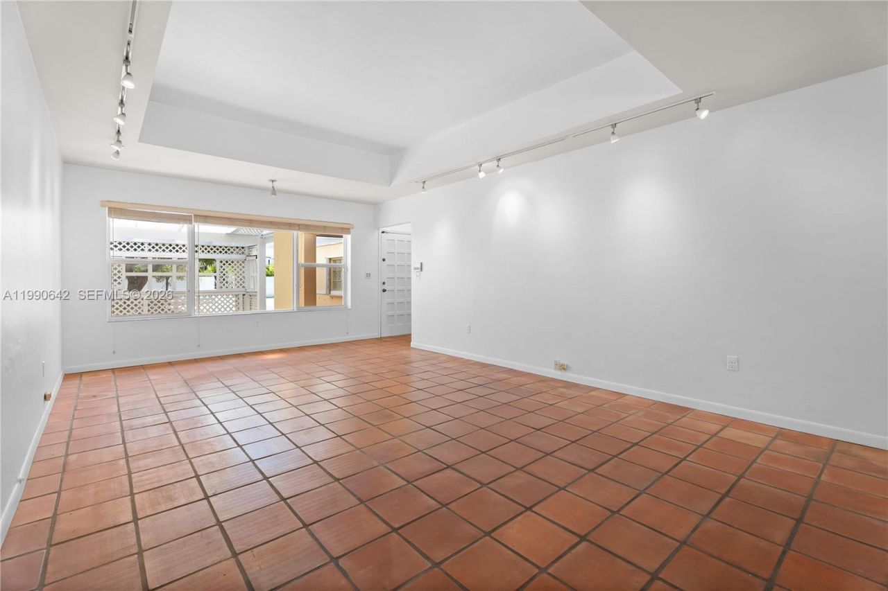 1845 Daytonia Rd, Miami Beach, FL 33141 Photo