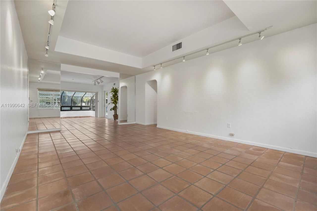 1845 Daytonia Rd , Miami Beach, FL 33141 Photo