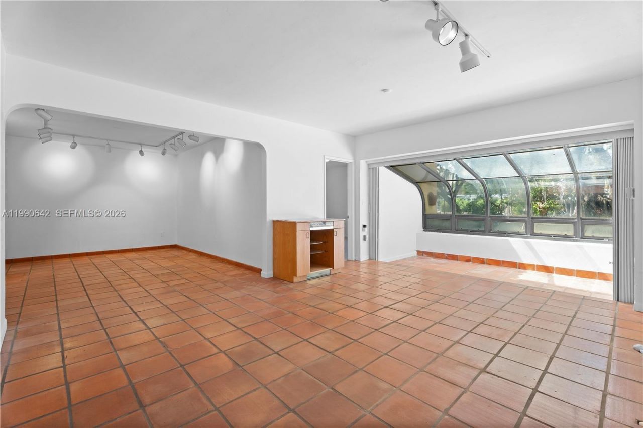 1845 Daytonia Rd, Miami Beach, FL 33141 Photo