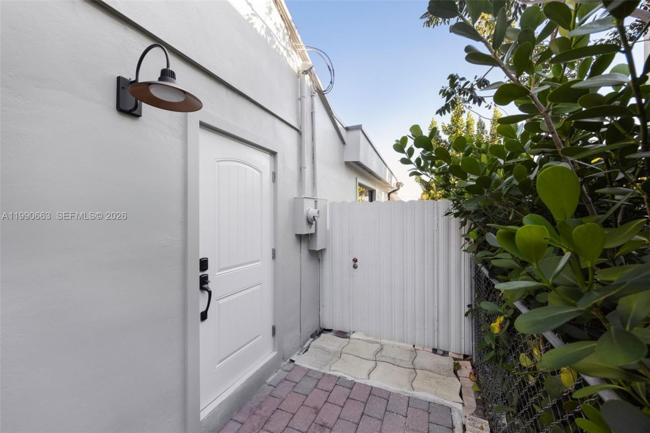 3640 SW 13th St , Miami, FL 33145 Photo