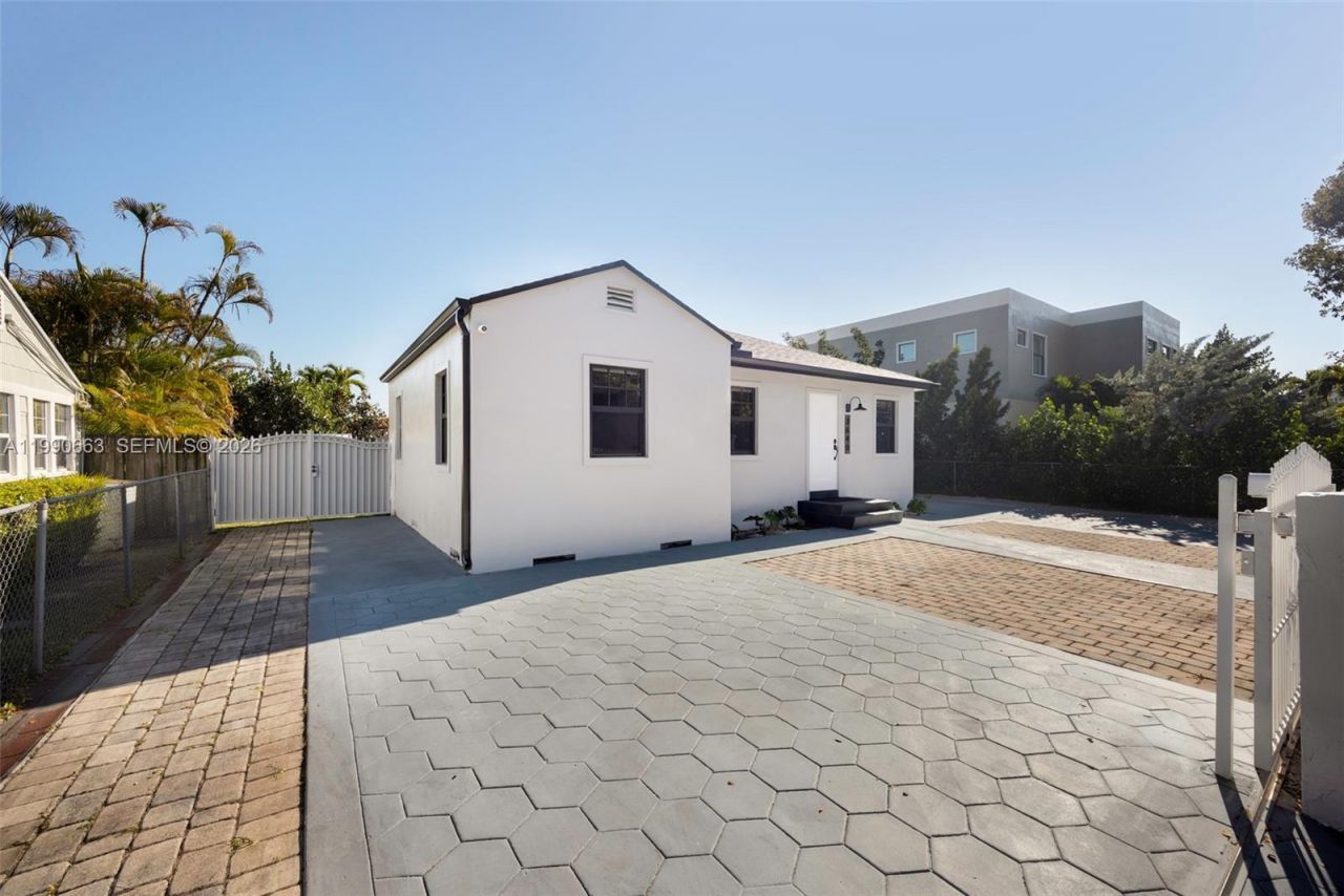 3640 SW 13th St , Miami, FL 33145 Photo