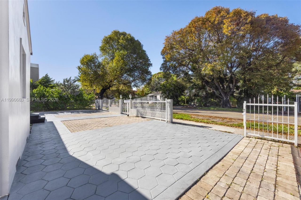 3640 SW 13th St , Miami, FL 33145 Photo